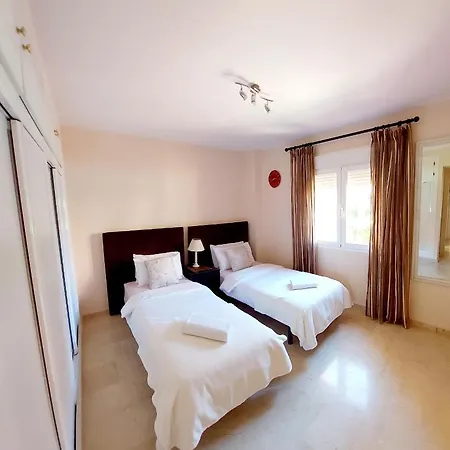 Luxurious 2 Bedroom 2 Bathroom Near * Malaga